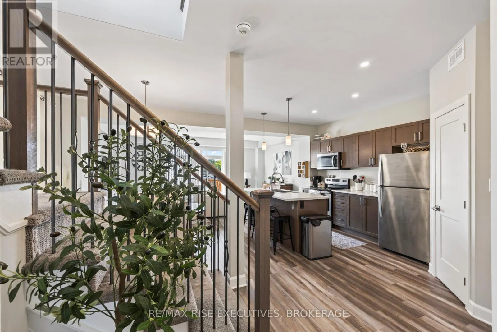 1219 MAX CRESCENT