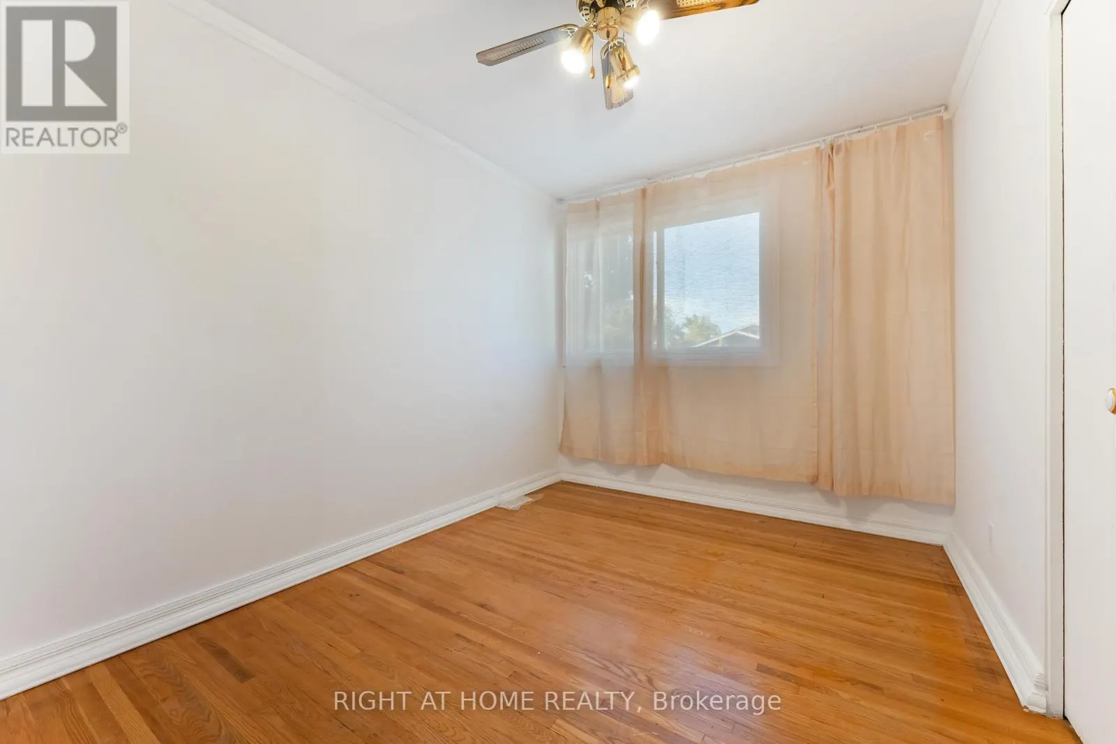 2221 CIRCLE PLACE