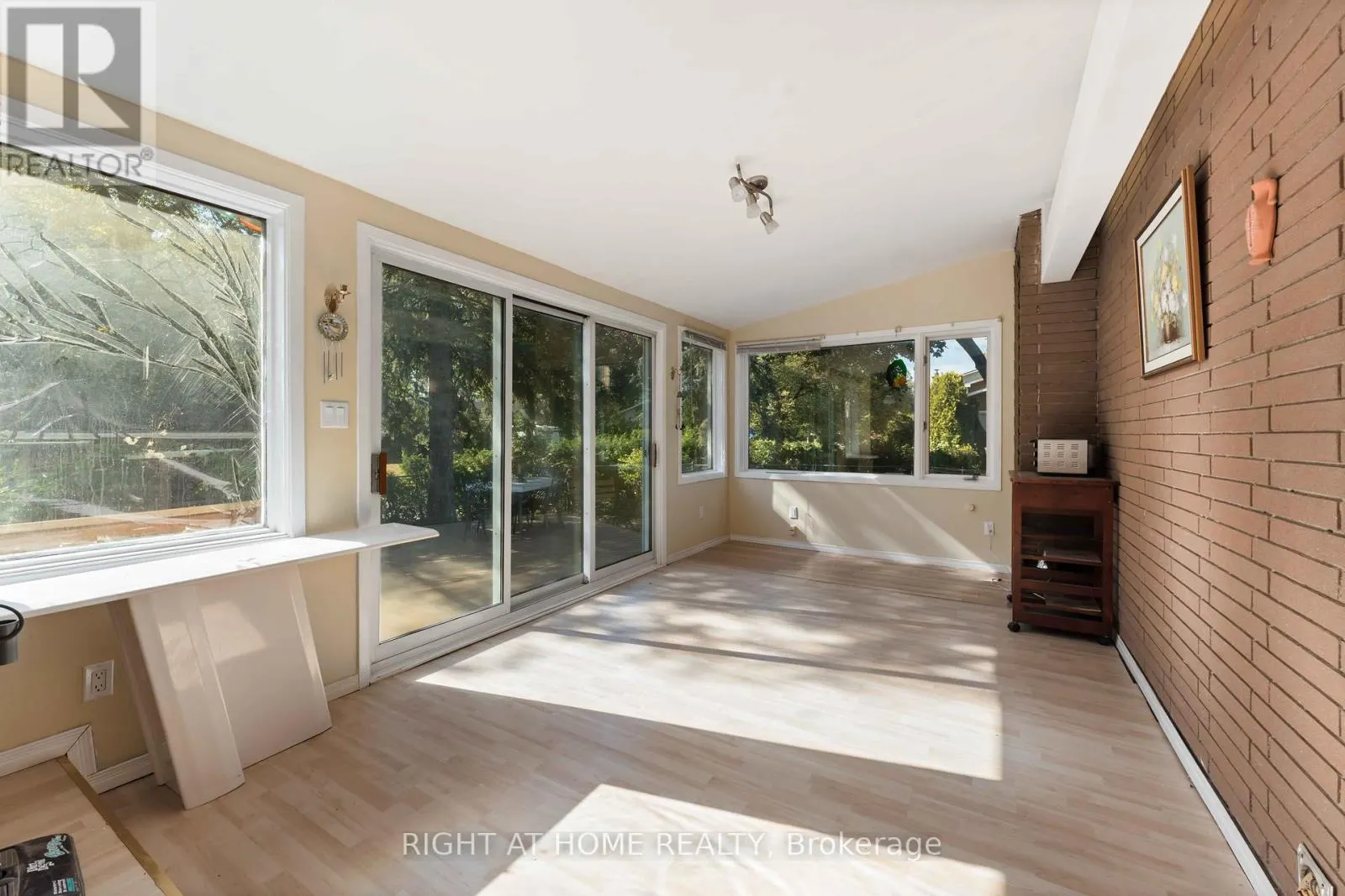 2221 CIRCLE PLACE