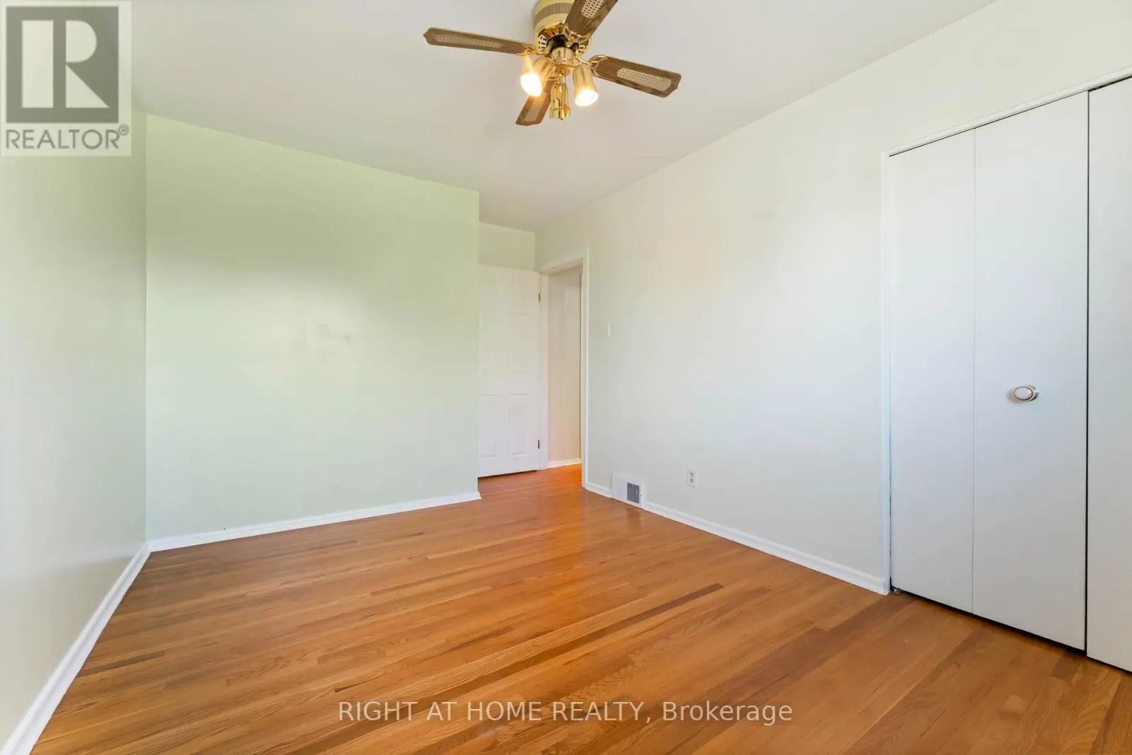 2221 CIRCLE PLACE