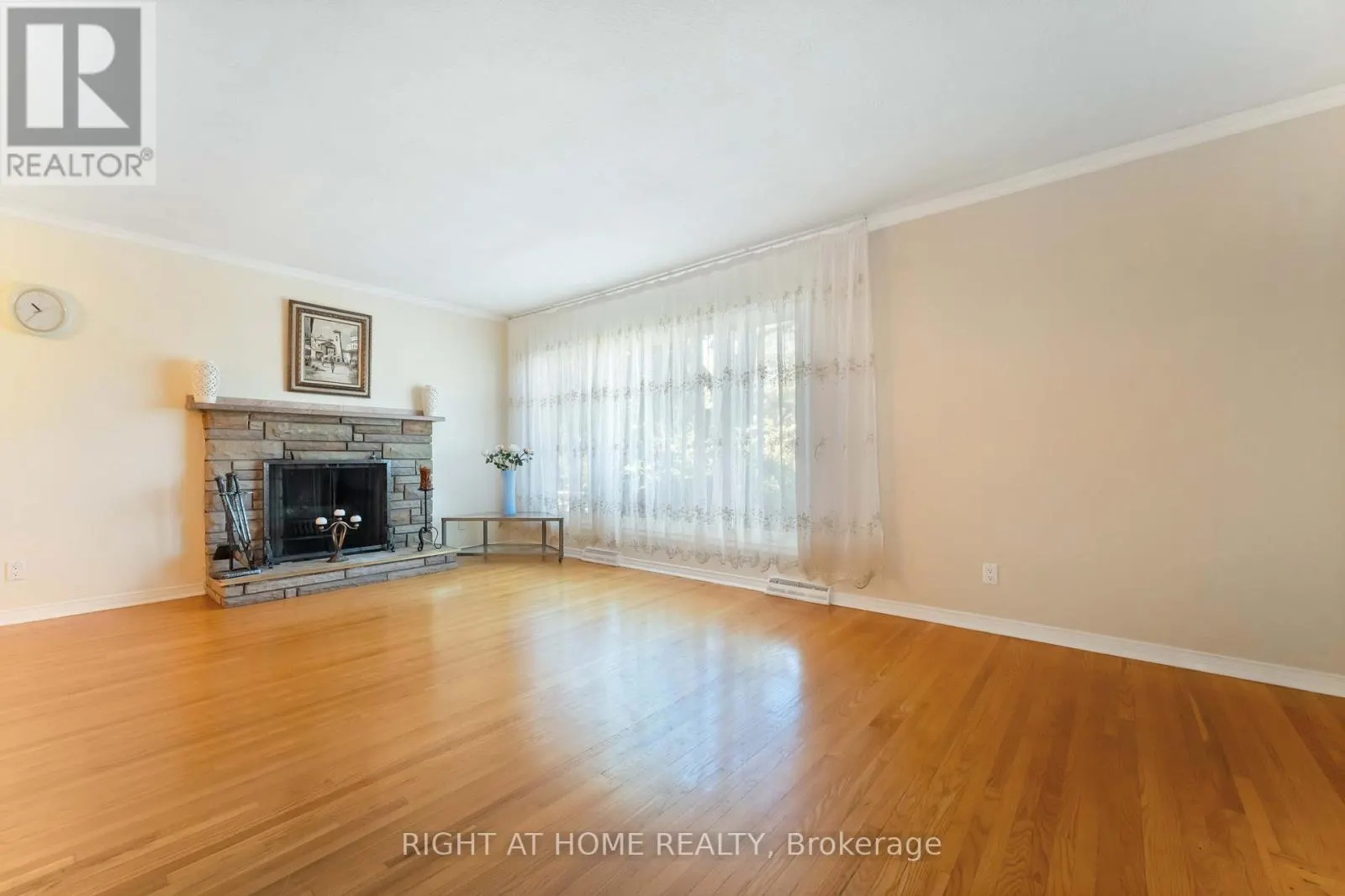 2221 CIRCLE PLACE