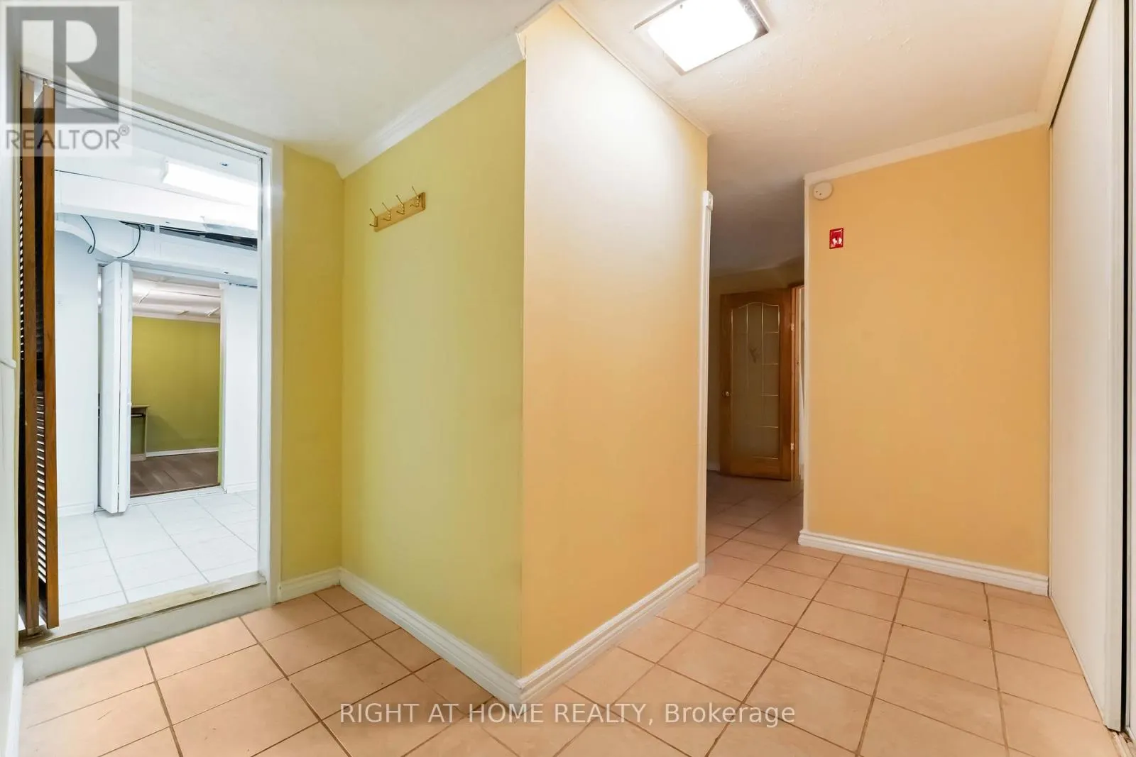 2221 CIRCLE PLACE
