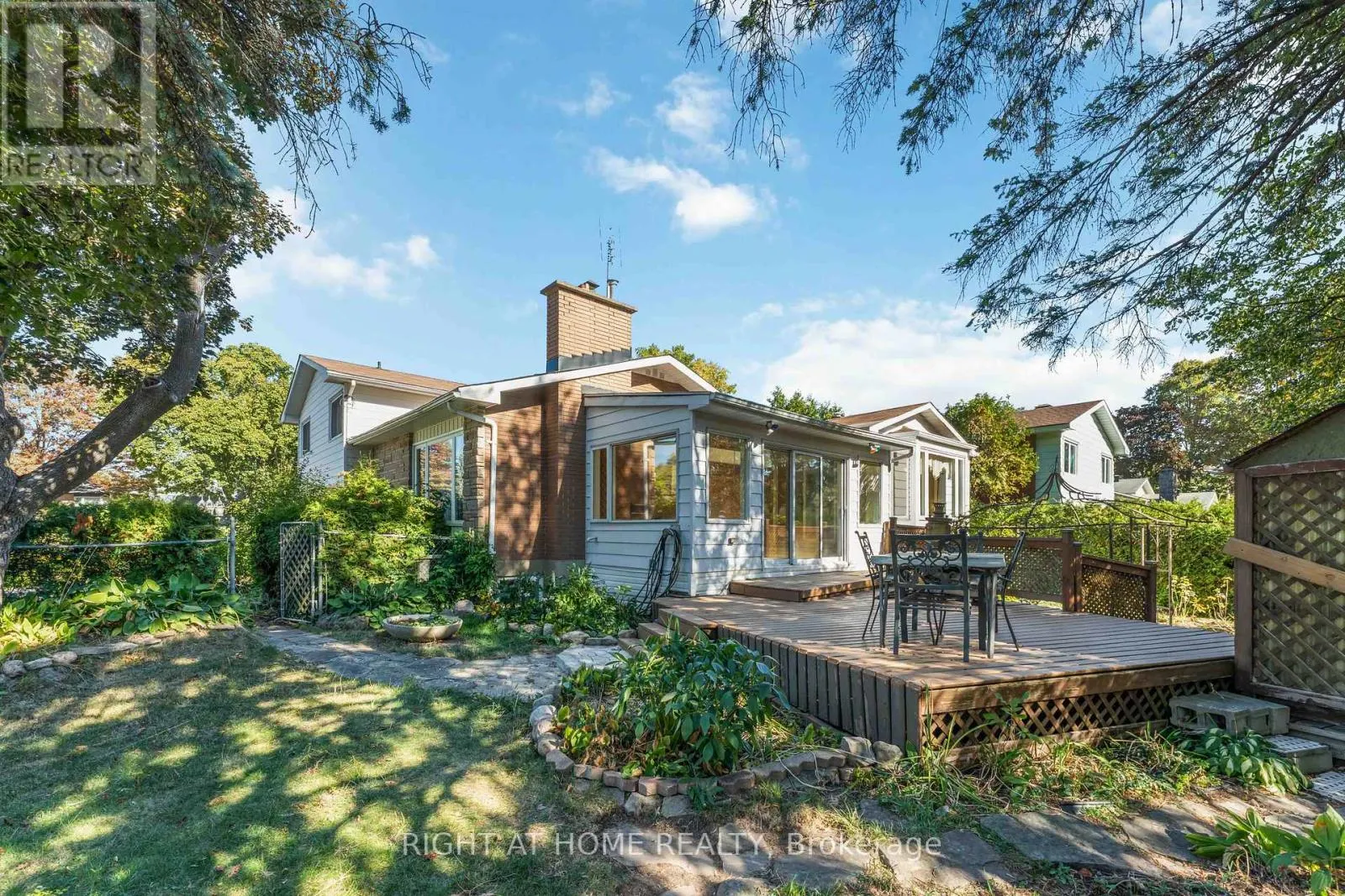2221 CIRCLE PLACE