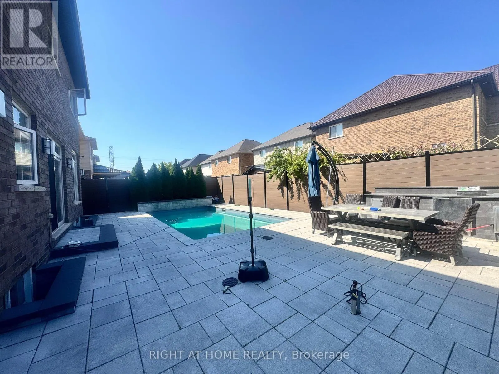 95 HIDDEN RIDGE CRESCENT