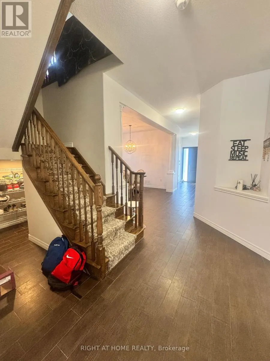 95 HIDDEN RIDGE CRESCENT