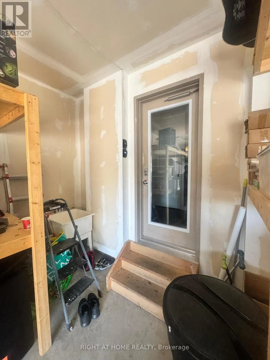 95 HIDDEN RIDGE CRESCENT