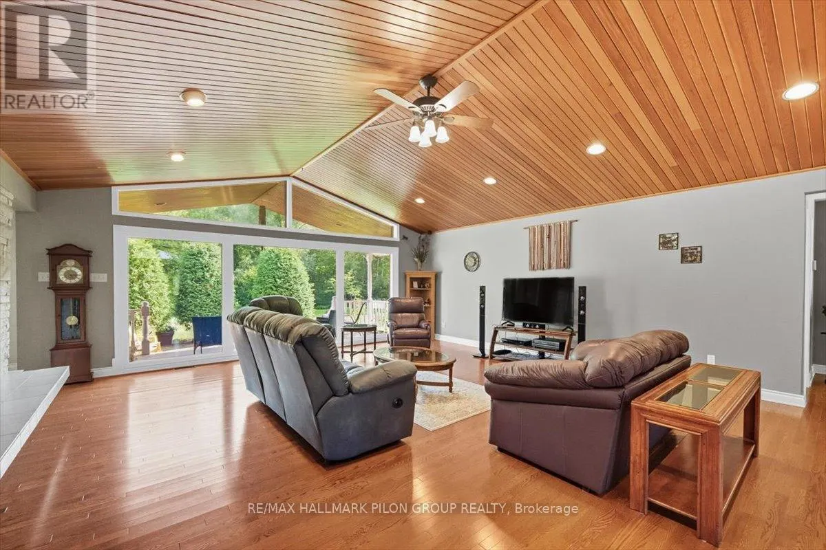1717 LAKESHORE DRIVE