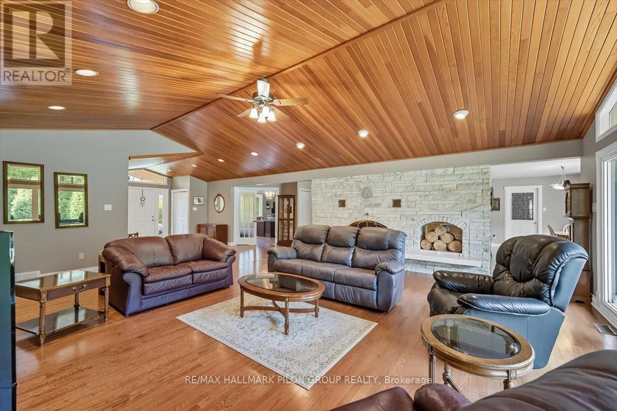 1717 LAKESHORE DRIVE