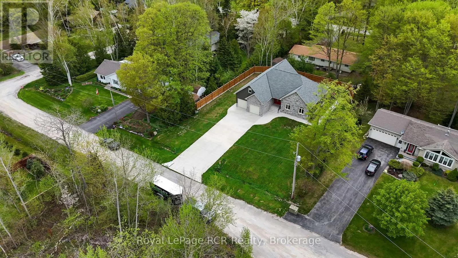 10 FREDERICK STREET E