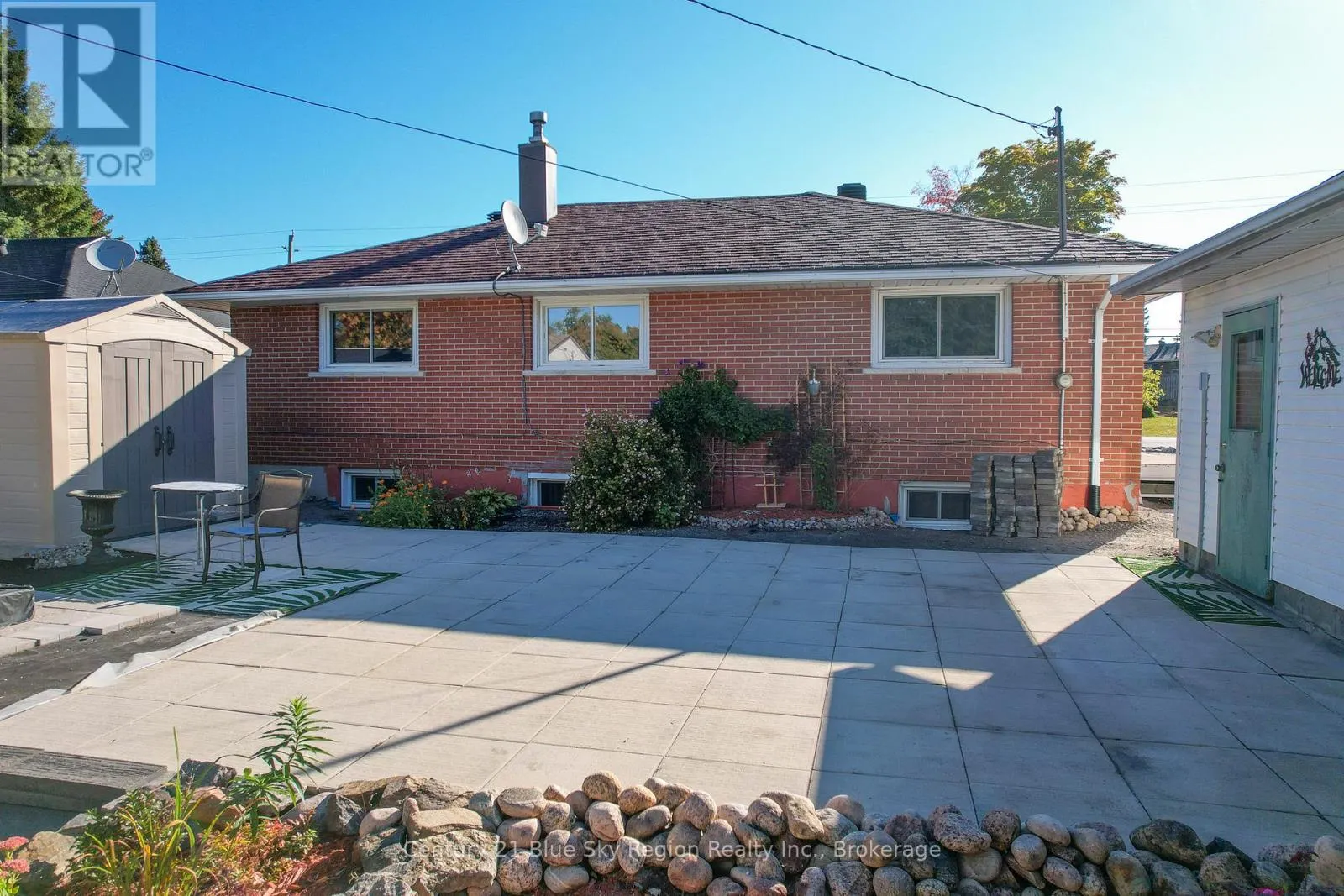 735 MCKAY AVENUE