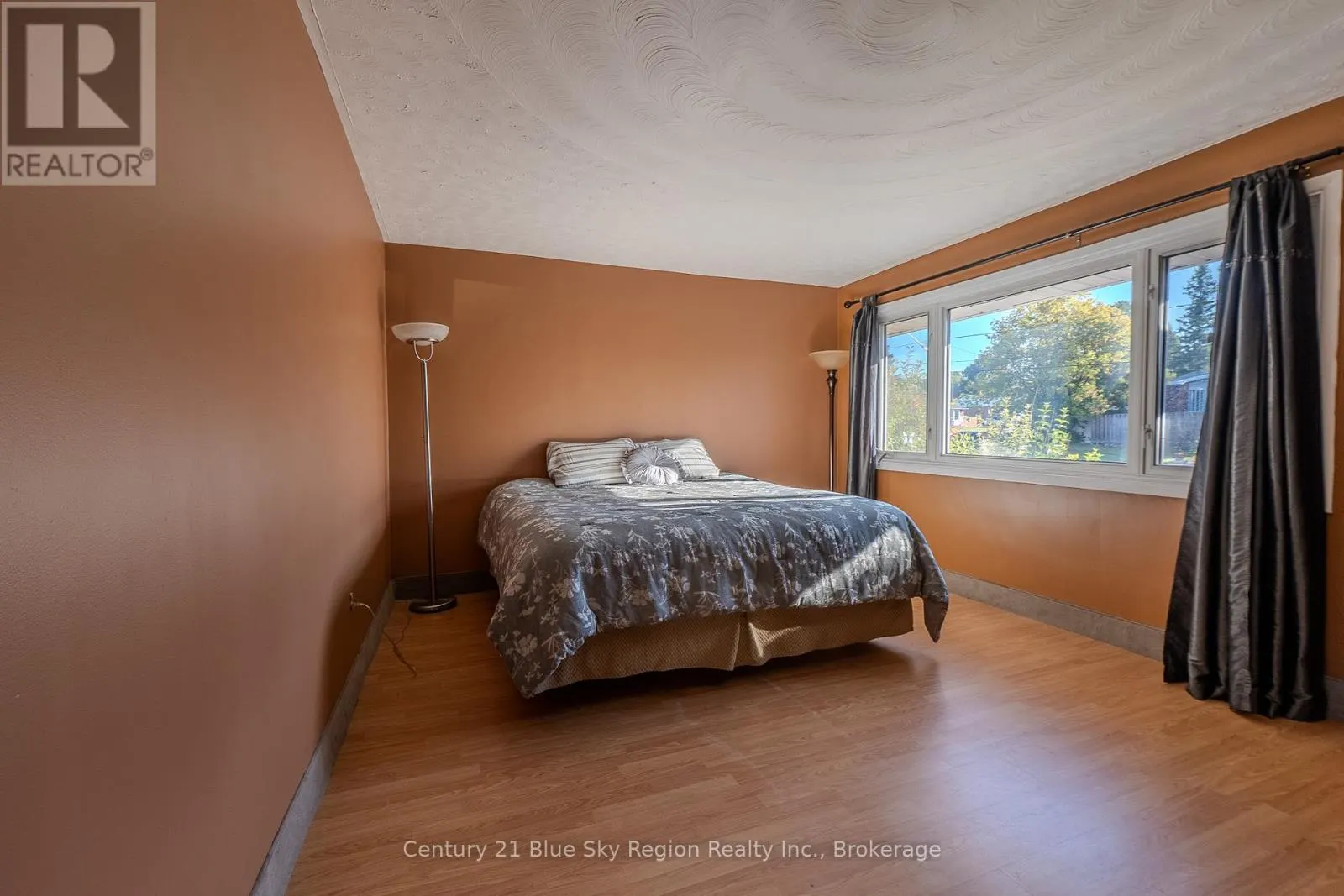 735 MCKAY AVENUE