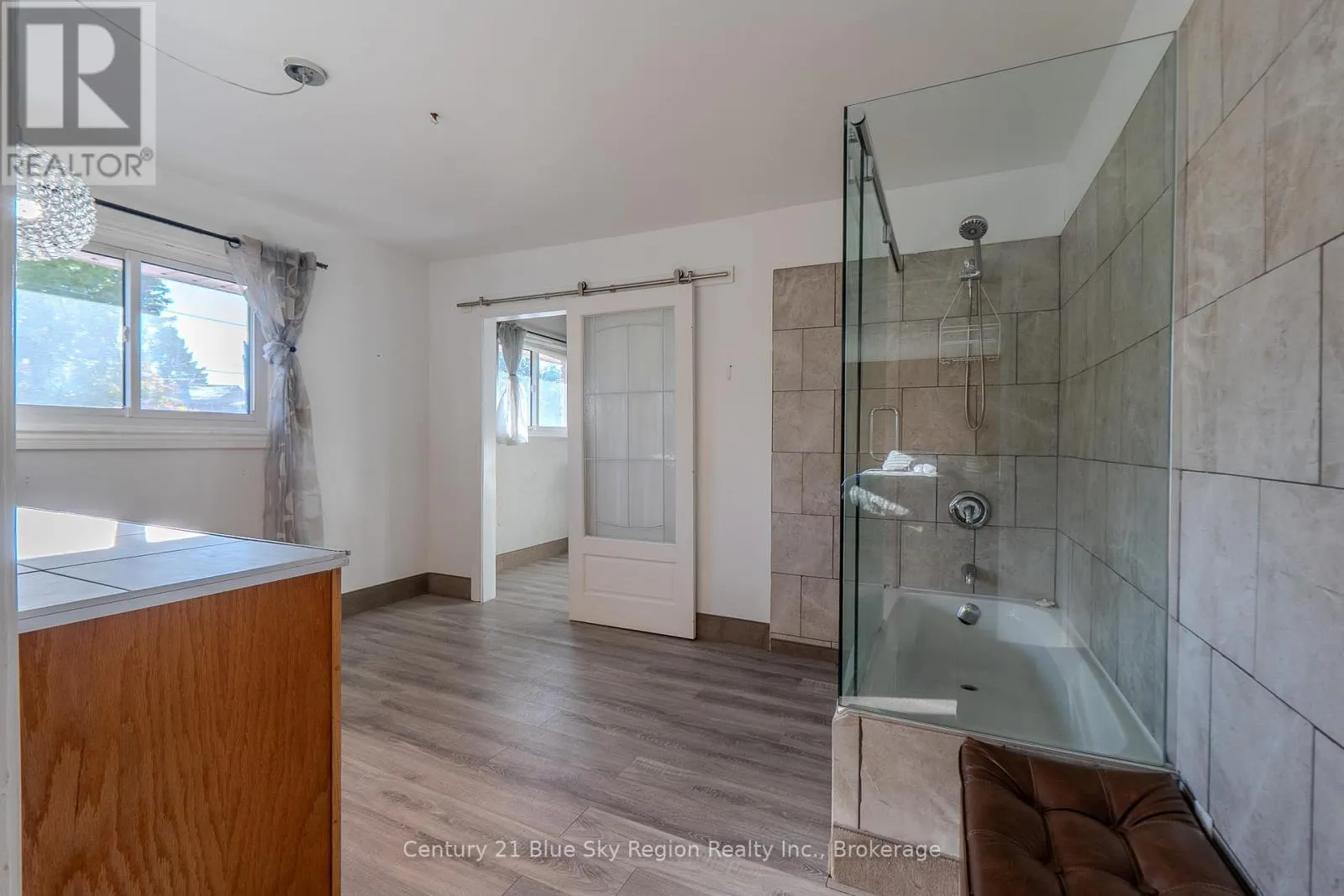 735 MCKAY AVENUE