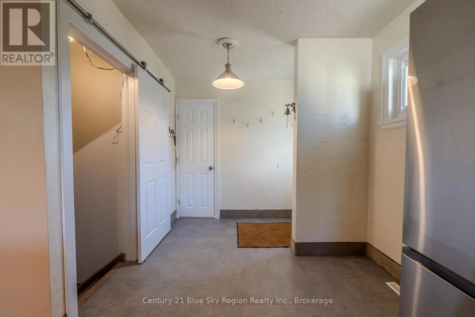 735 MCKAY AVENUE