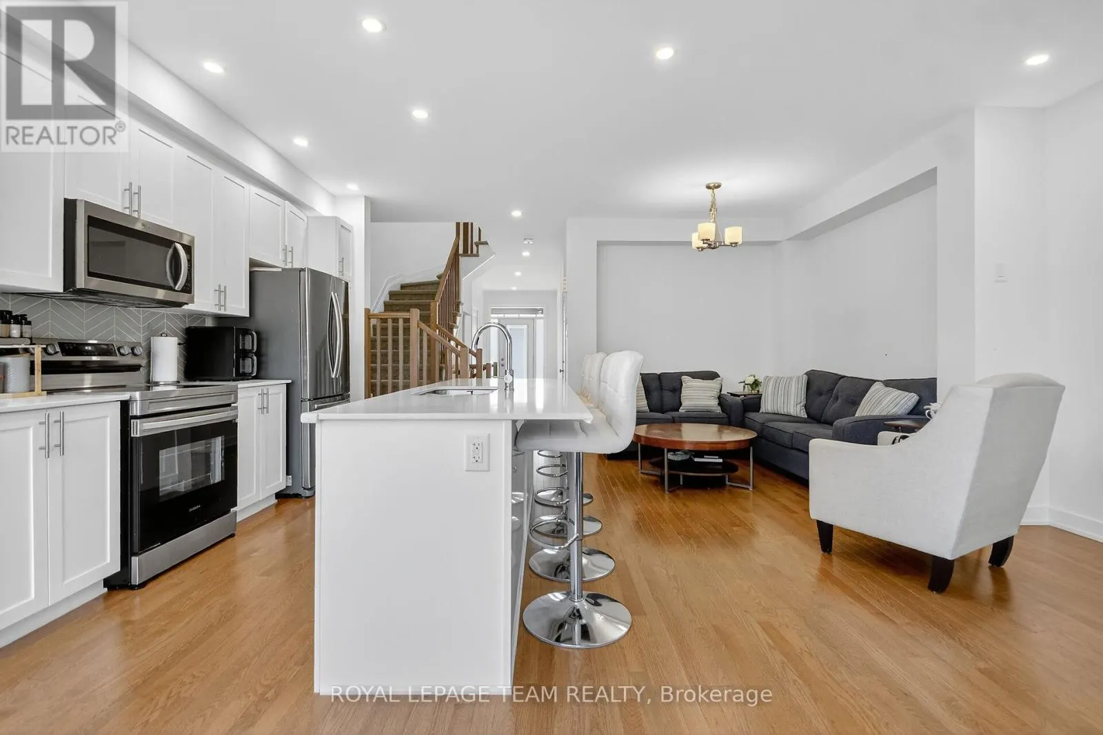 337 IBANEZ WALK