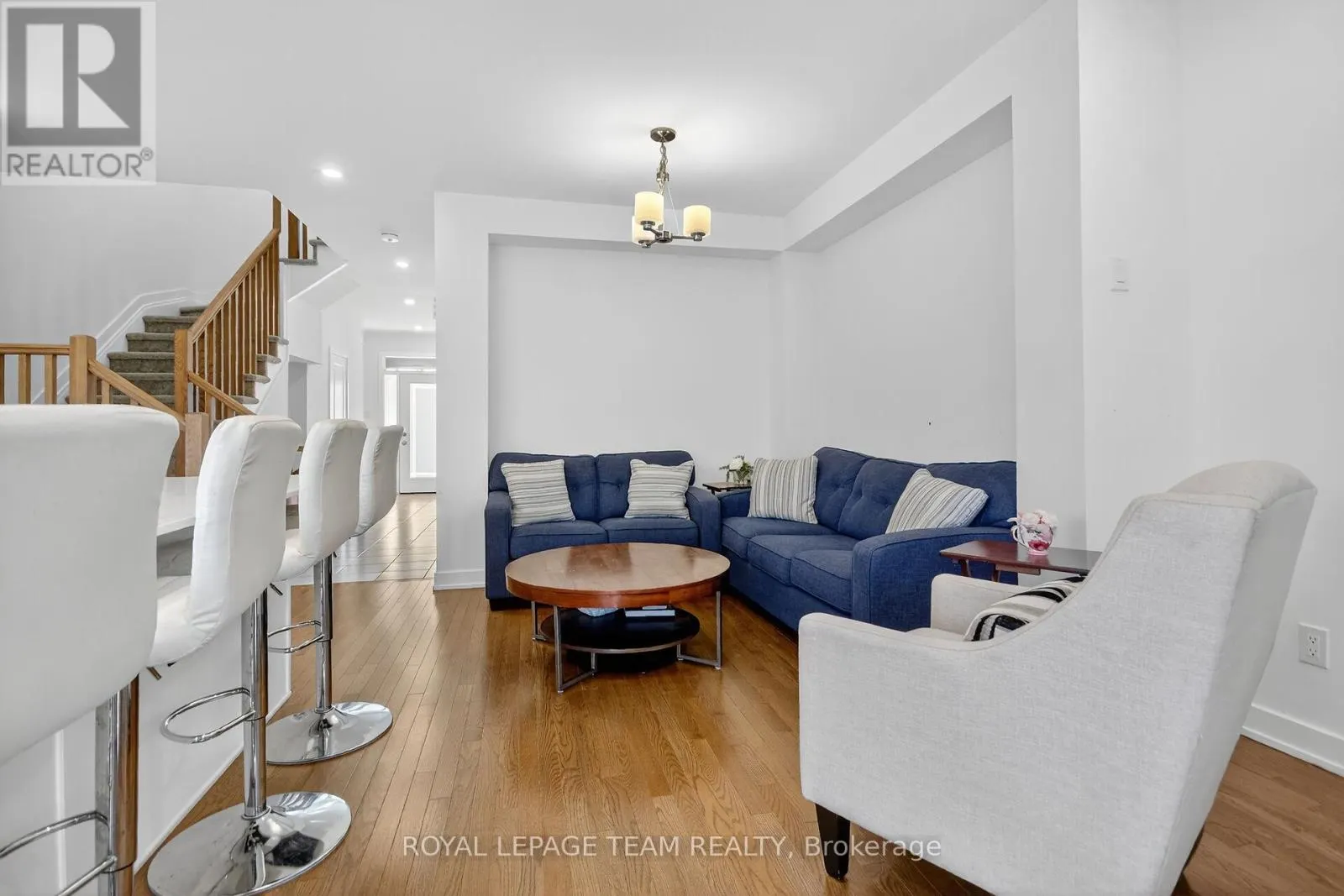 337 IBANEZ WALK