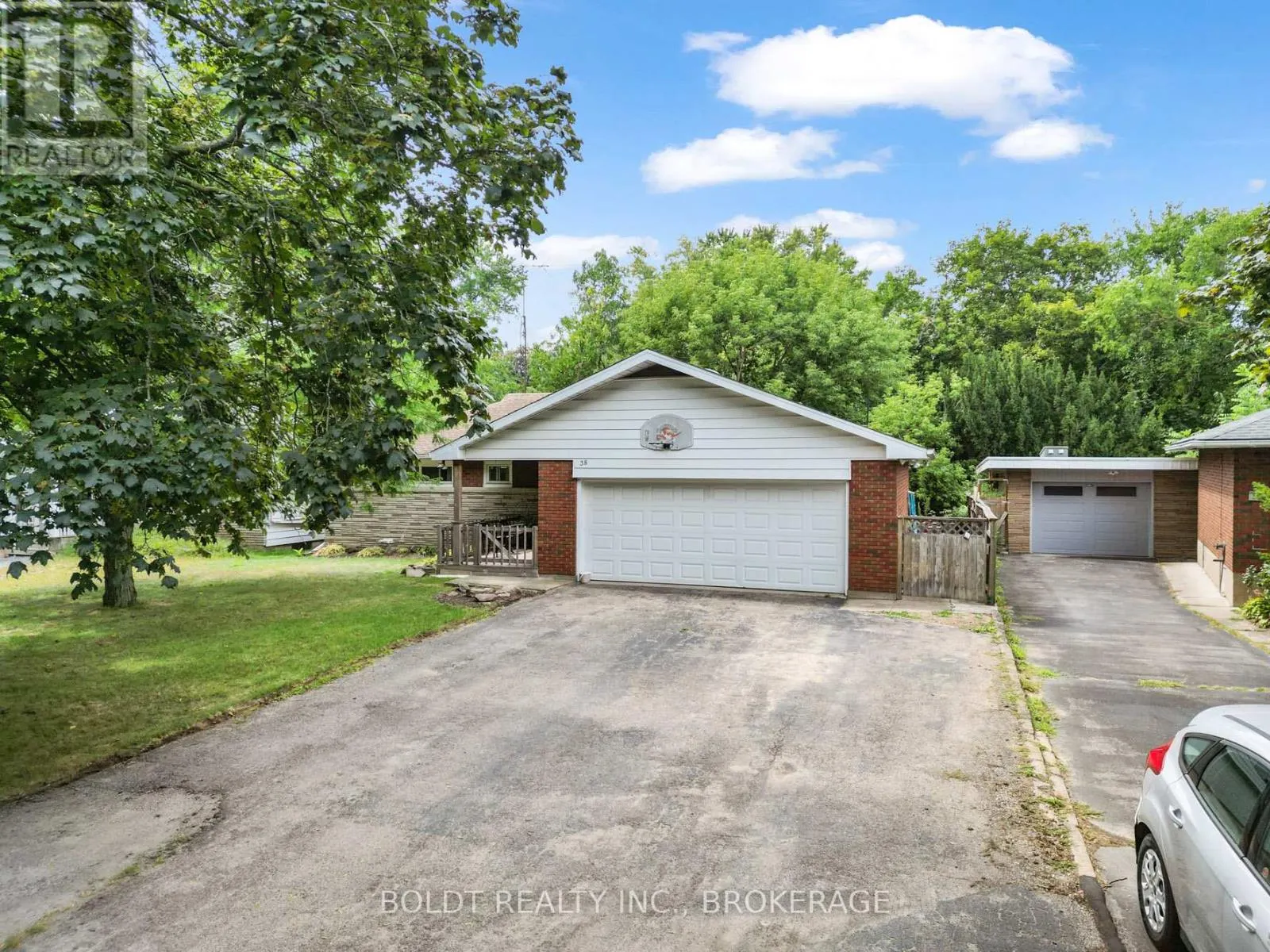 38 KENWORTH DRIVE