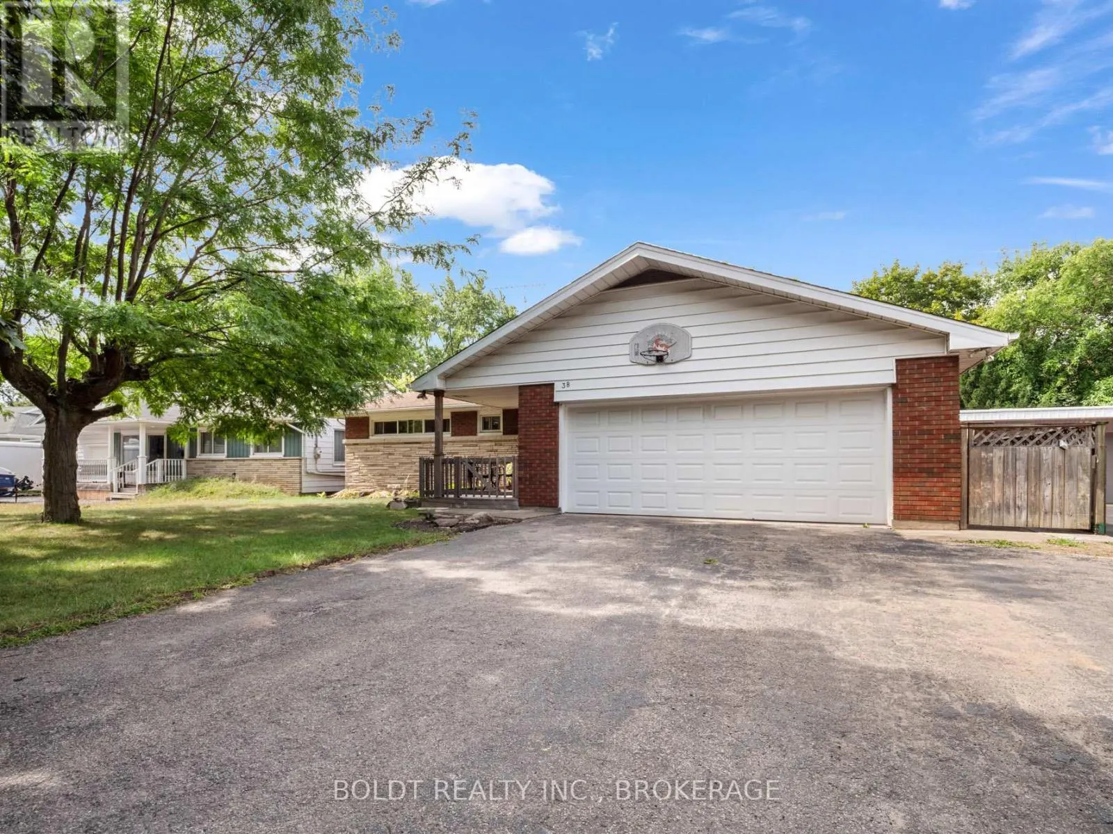 38 KENWORTH DRIVE
