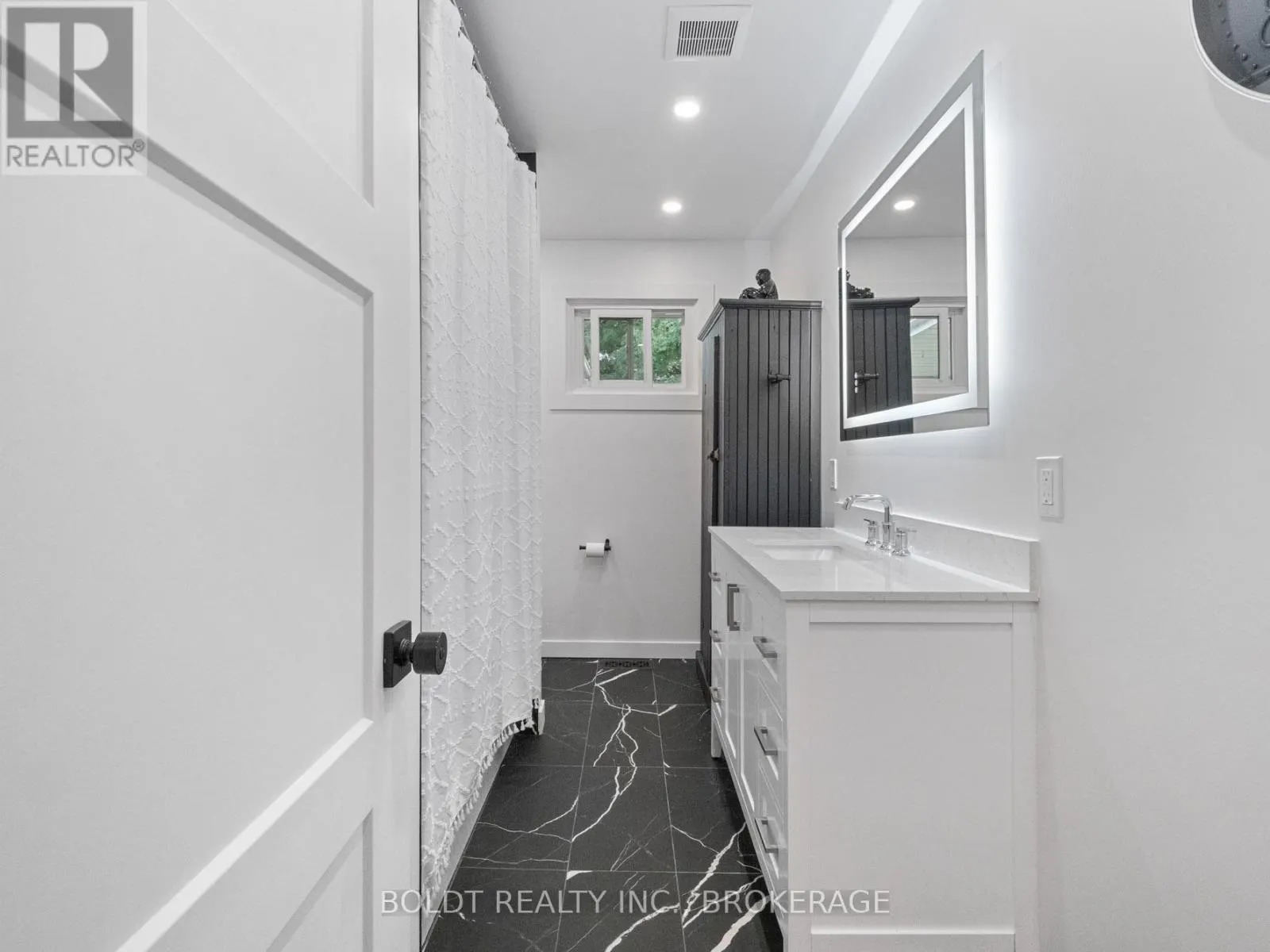 38 KENWORTH DRIVE