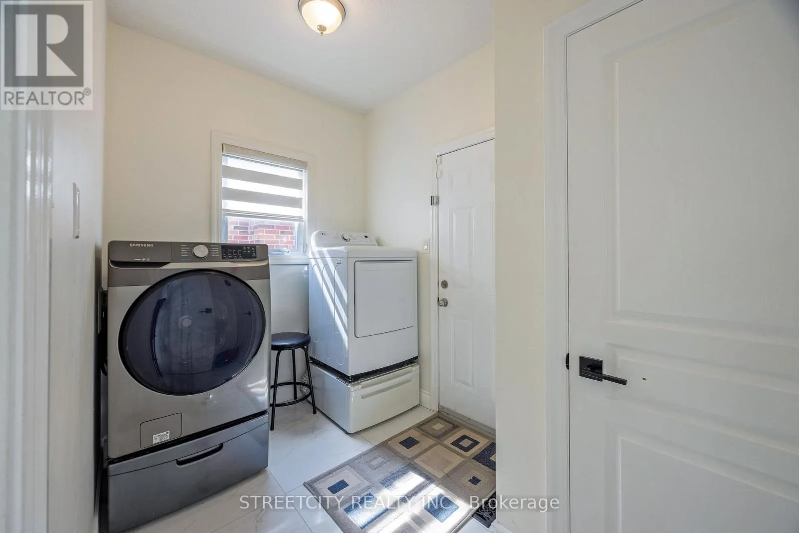 1502 CORONATION DRIVE