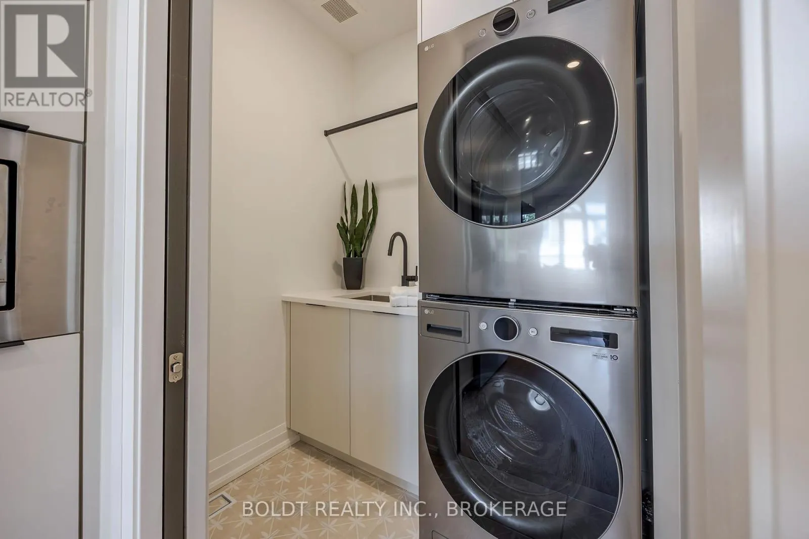 11 - 205 ST. DAVID'S ROAD, #11