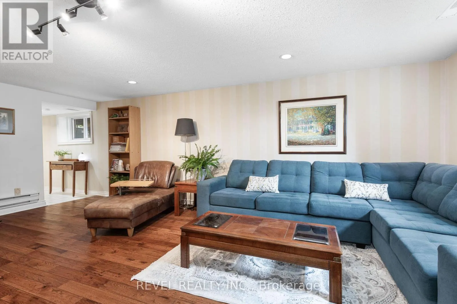 27 CEDAR CRESCENT
