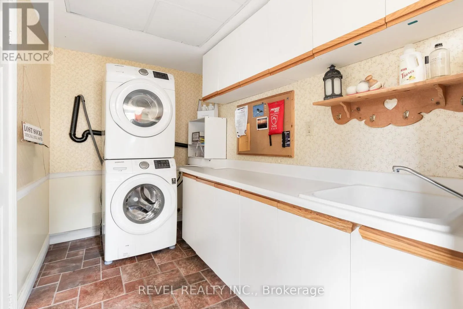 27 CEDAR CRESCENT