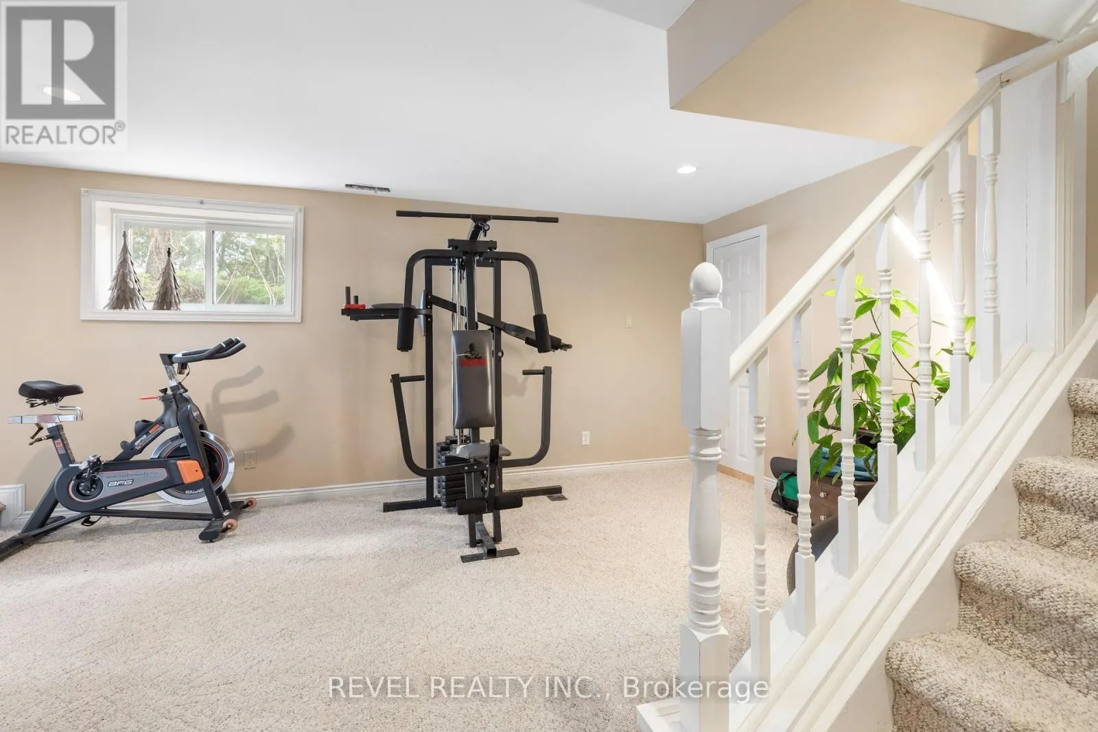 27 CEDAR CRESCENT