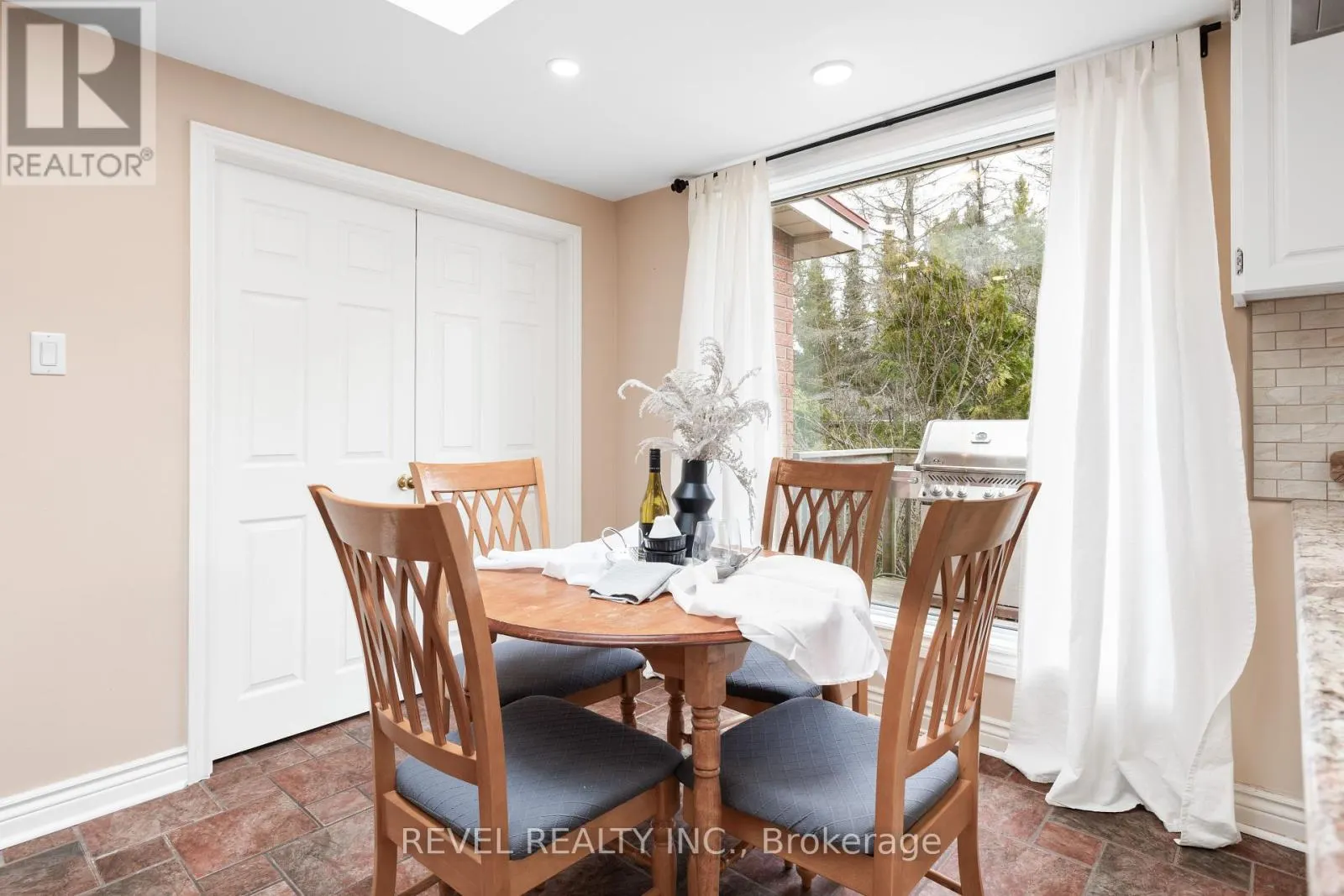 27 CEDAR CRESCENT