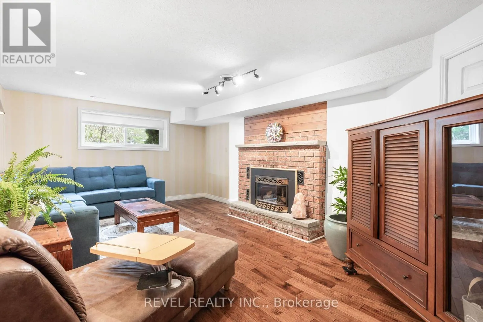 27 CEDAR CRESCENT