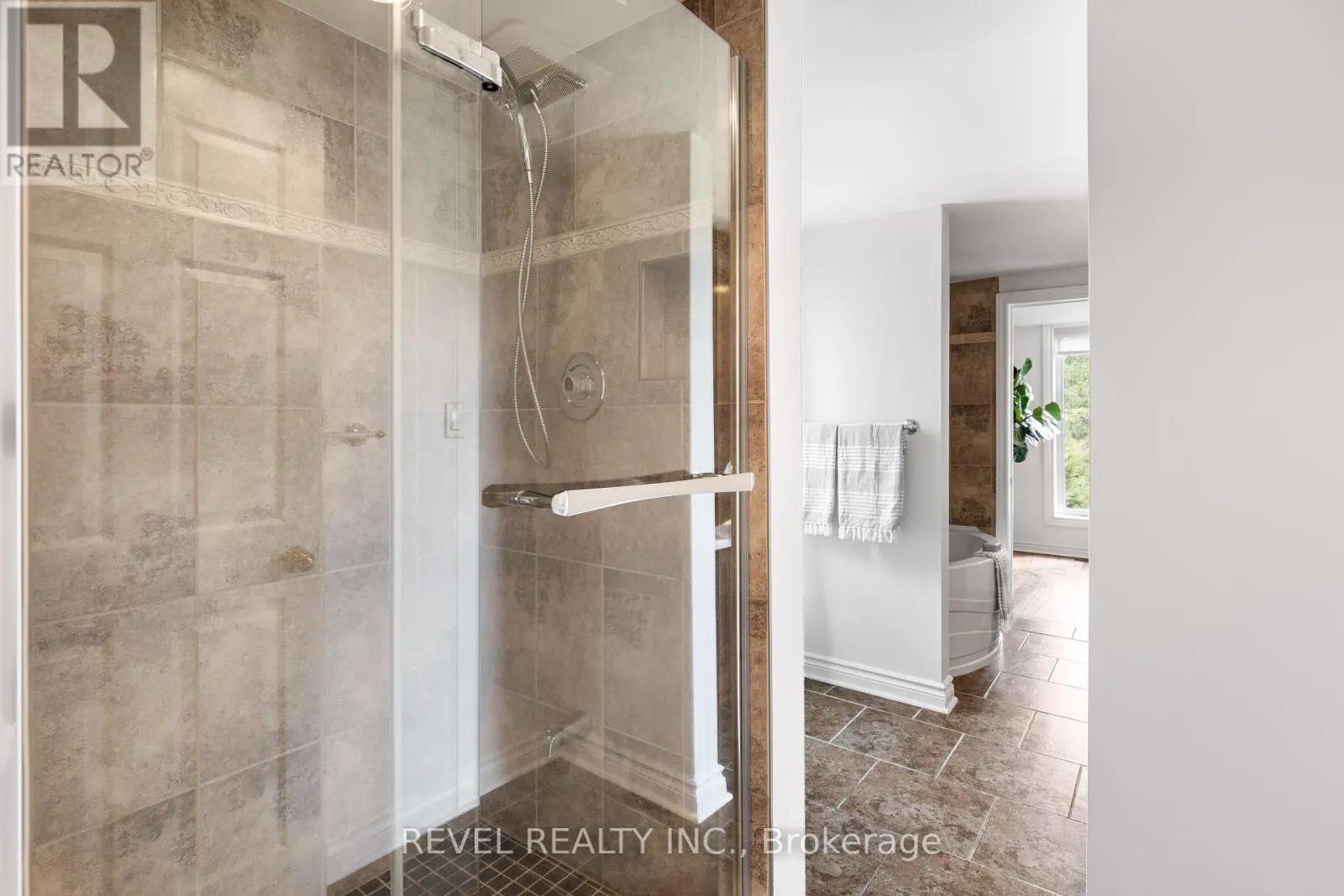 27 CEDAR CRESCENT