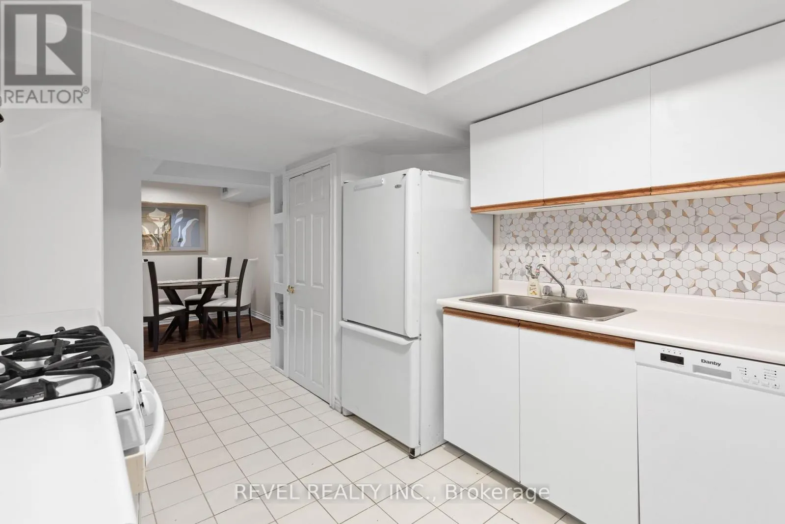 27 CEDAR CRESCENT