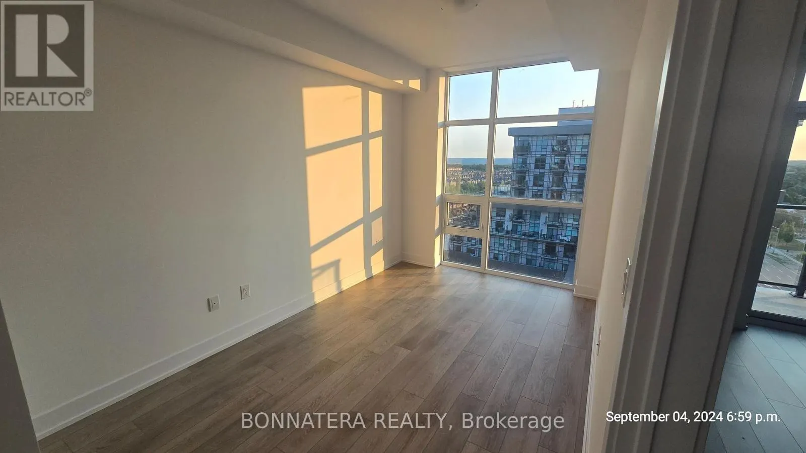 1113 - 470 DUNDAS STREET E