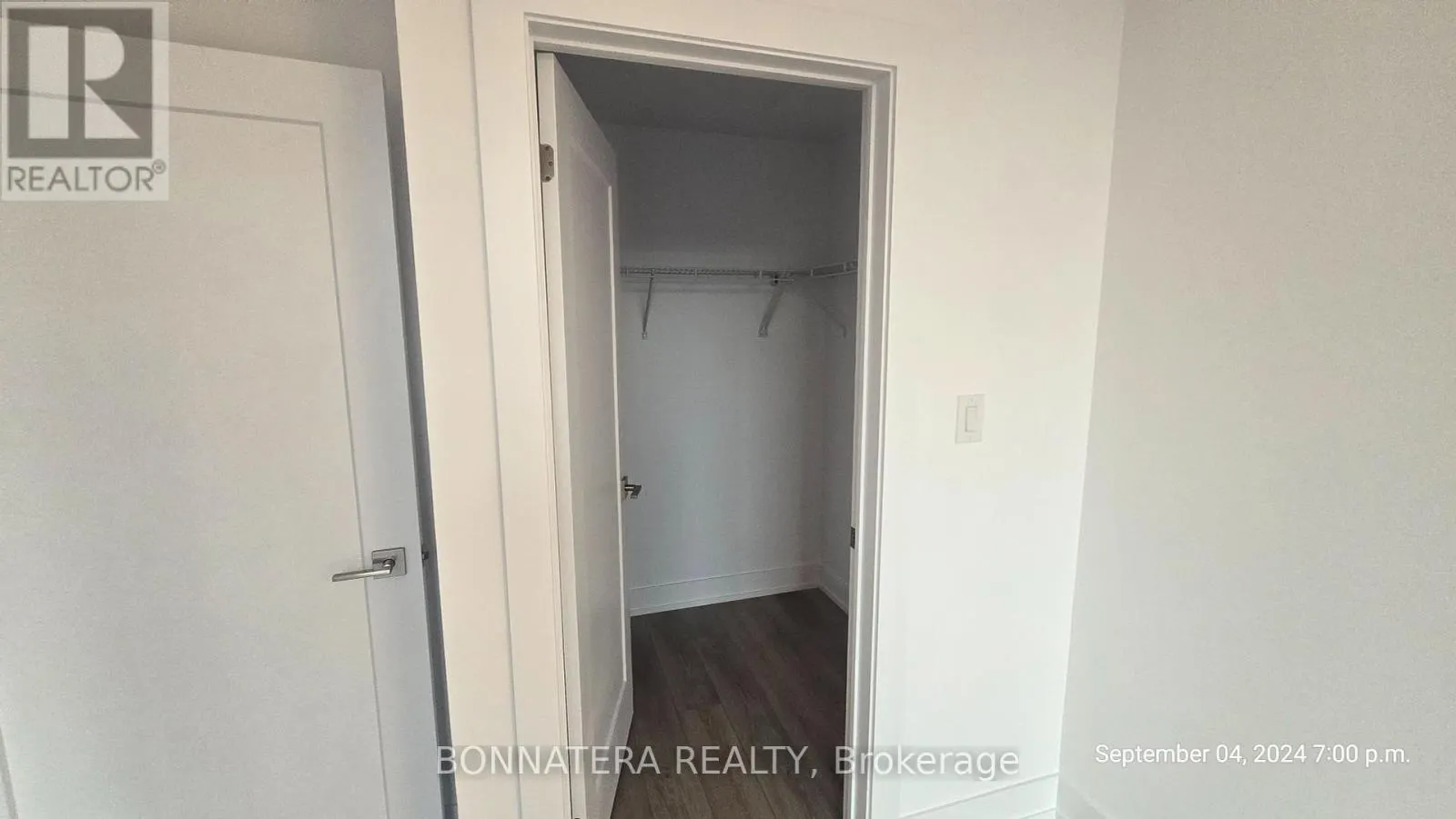 1113 - 470 DUNDAS STREET E