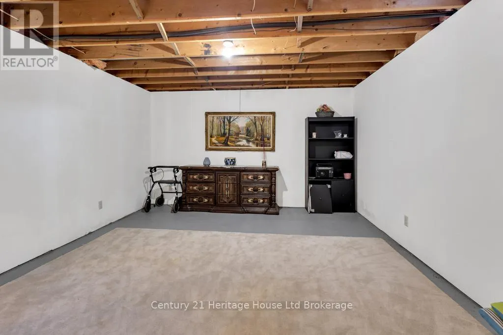 5 THOMAS AVENUE