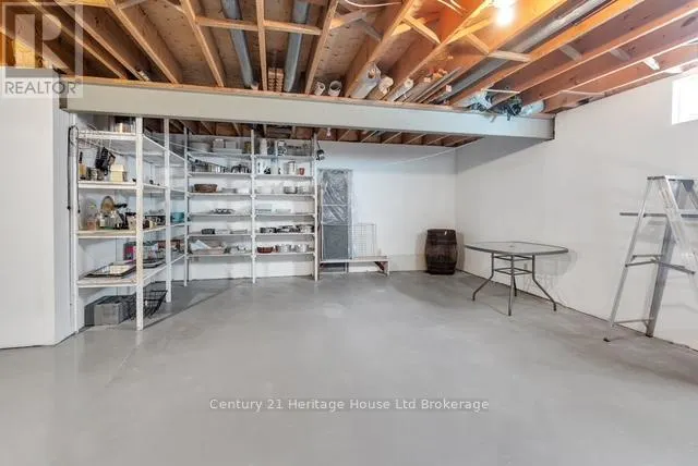 5 THOMAS AVENUE