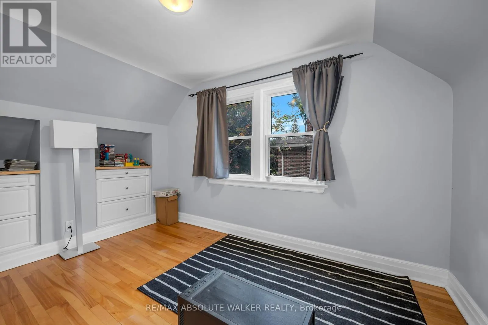 899 MAPLEWOOD AVENUE