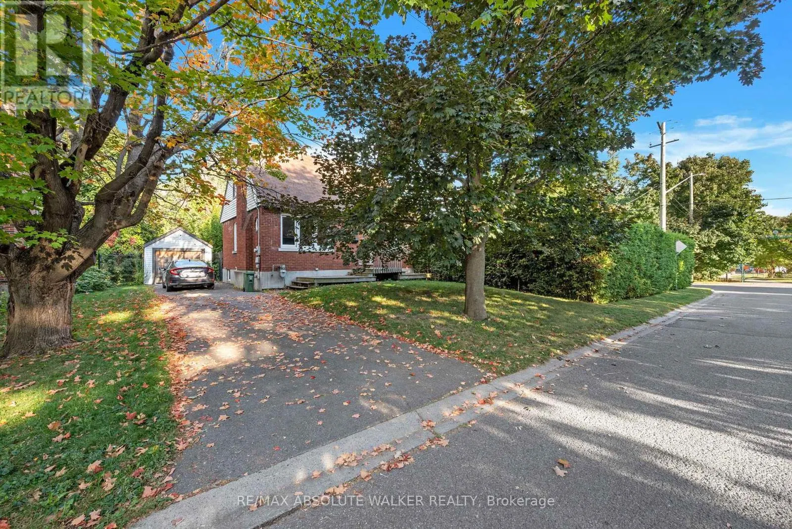 899 MAPLEWOOD AVENUE