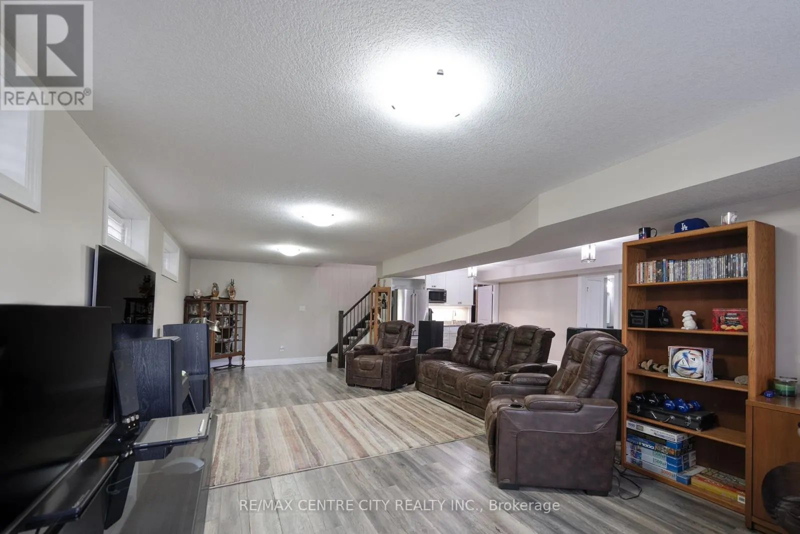 2800 SHEFFIELD PLACE