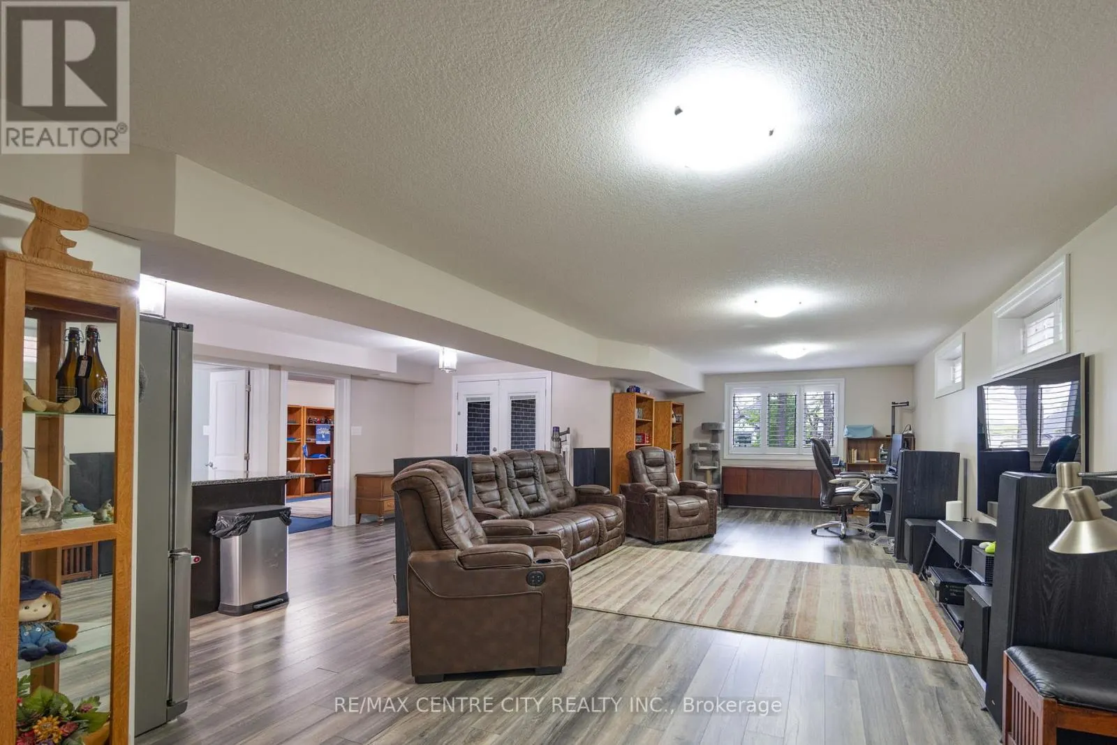 2800 SHEFFIELD PLACE
