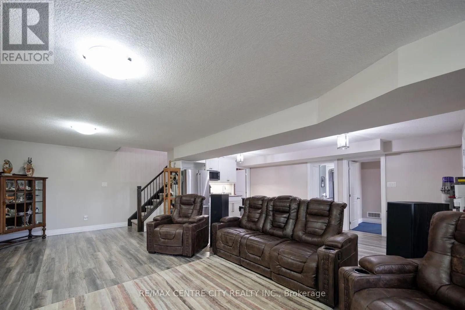 2800 SHEFFIELD PLACE