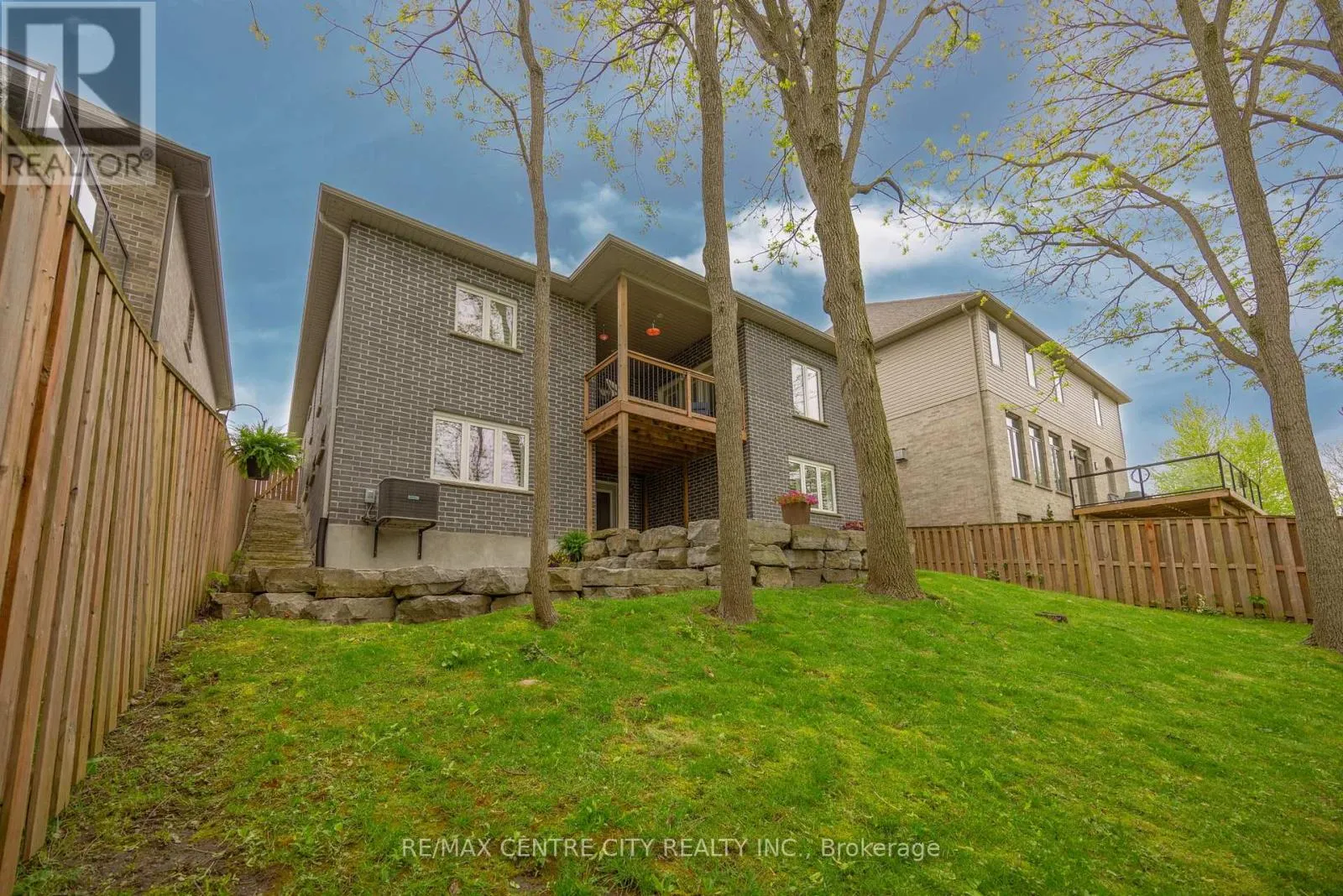 2800 SHEFFIELD PLACE