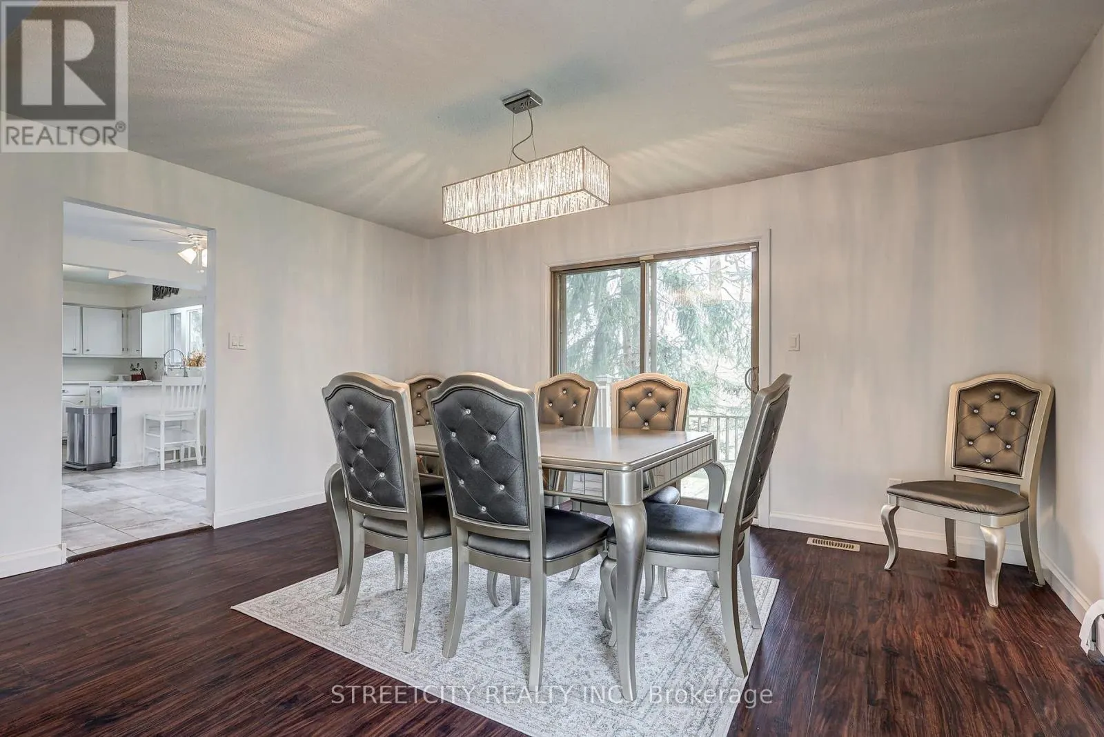 7 THISTLE COURT