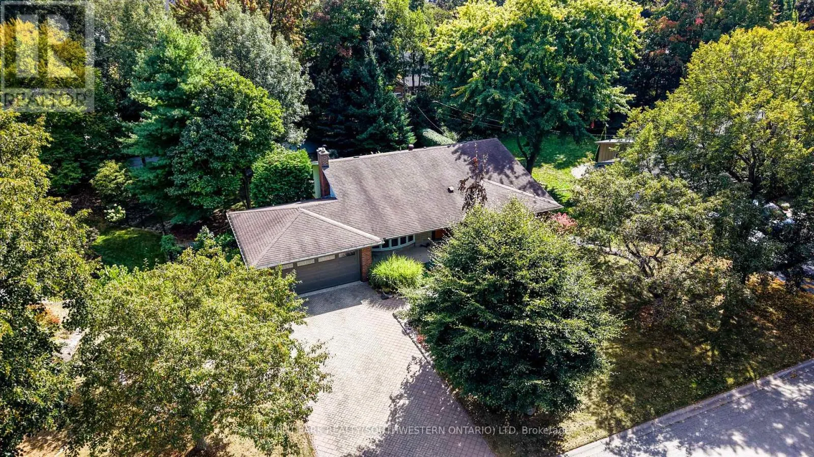 9 MONTICELLO CRESCENT