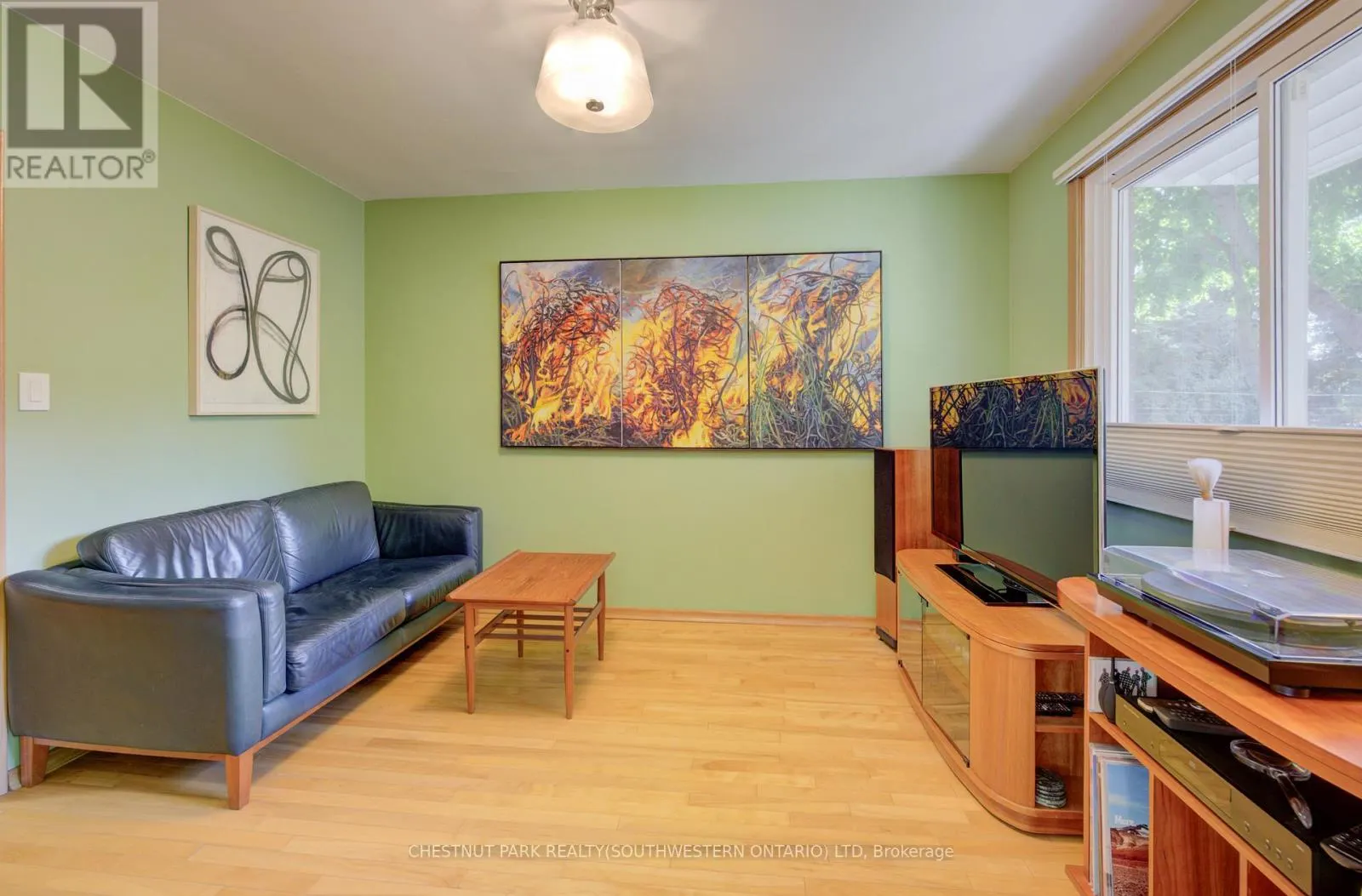 9 MONTICELLO CRESCENT