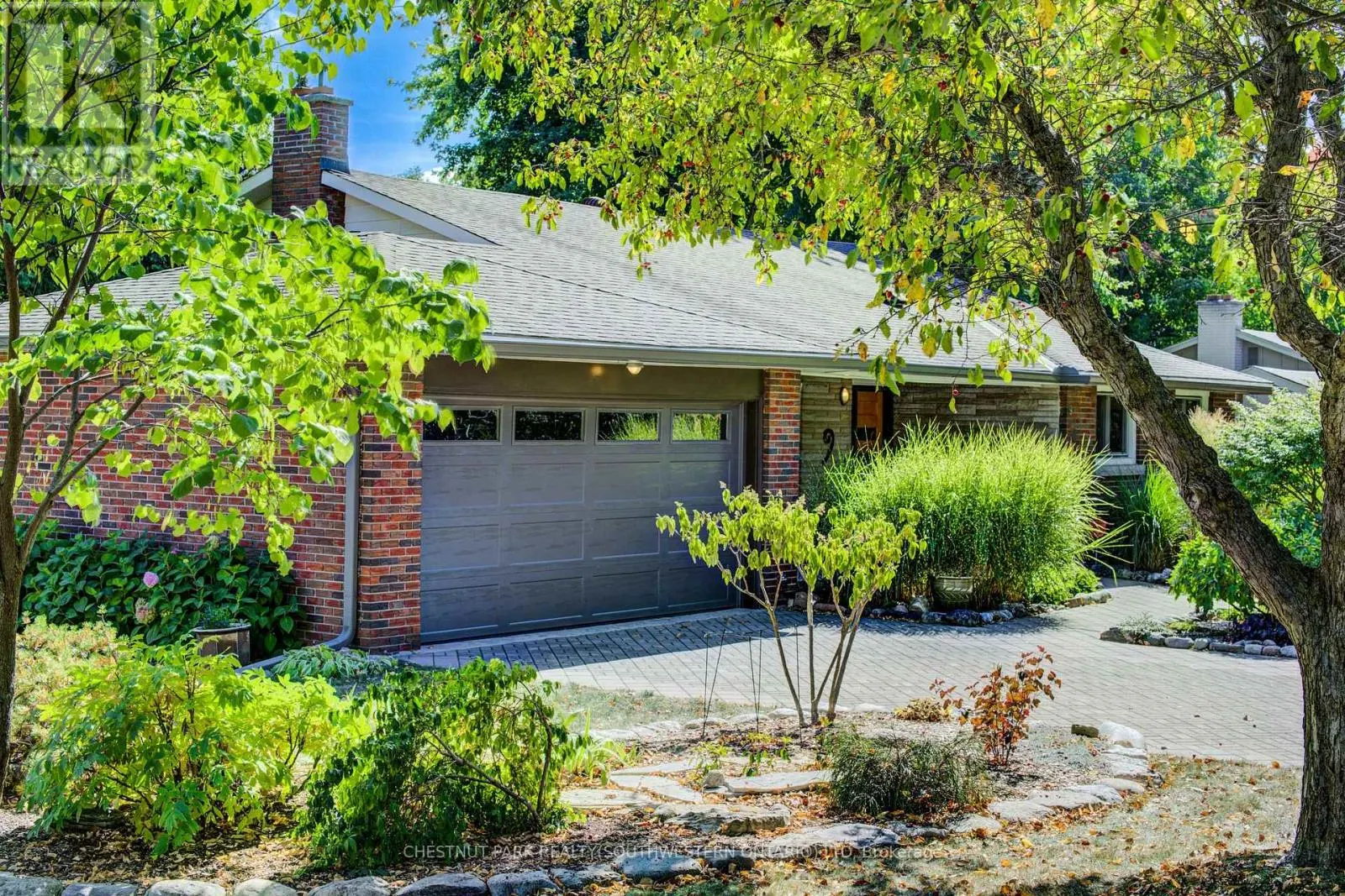9 MONTICELLO CRESCENT
