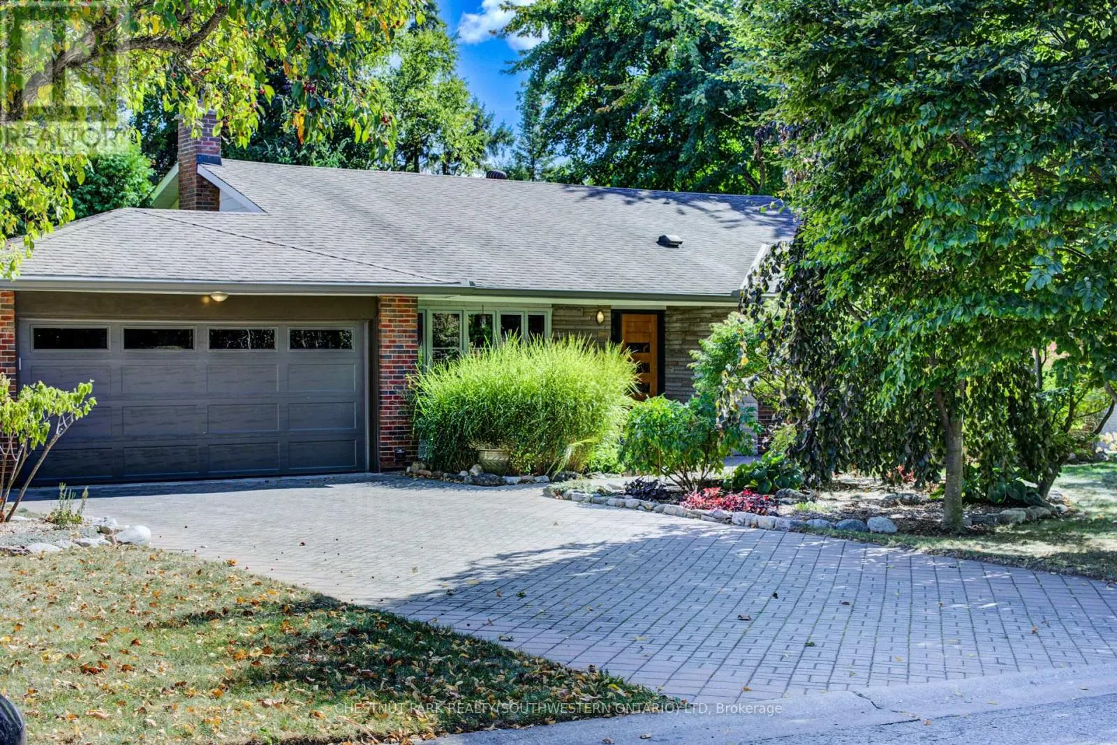 9 MONTICELLO CRESCENT