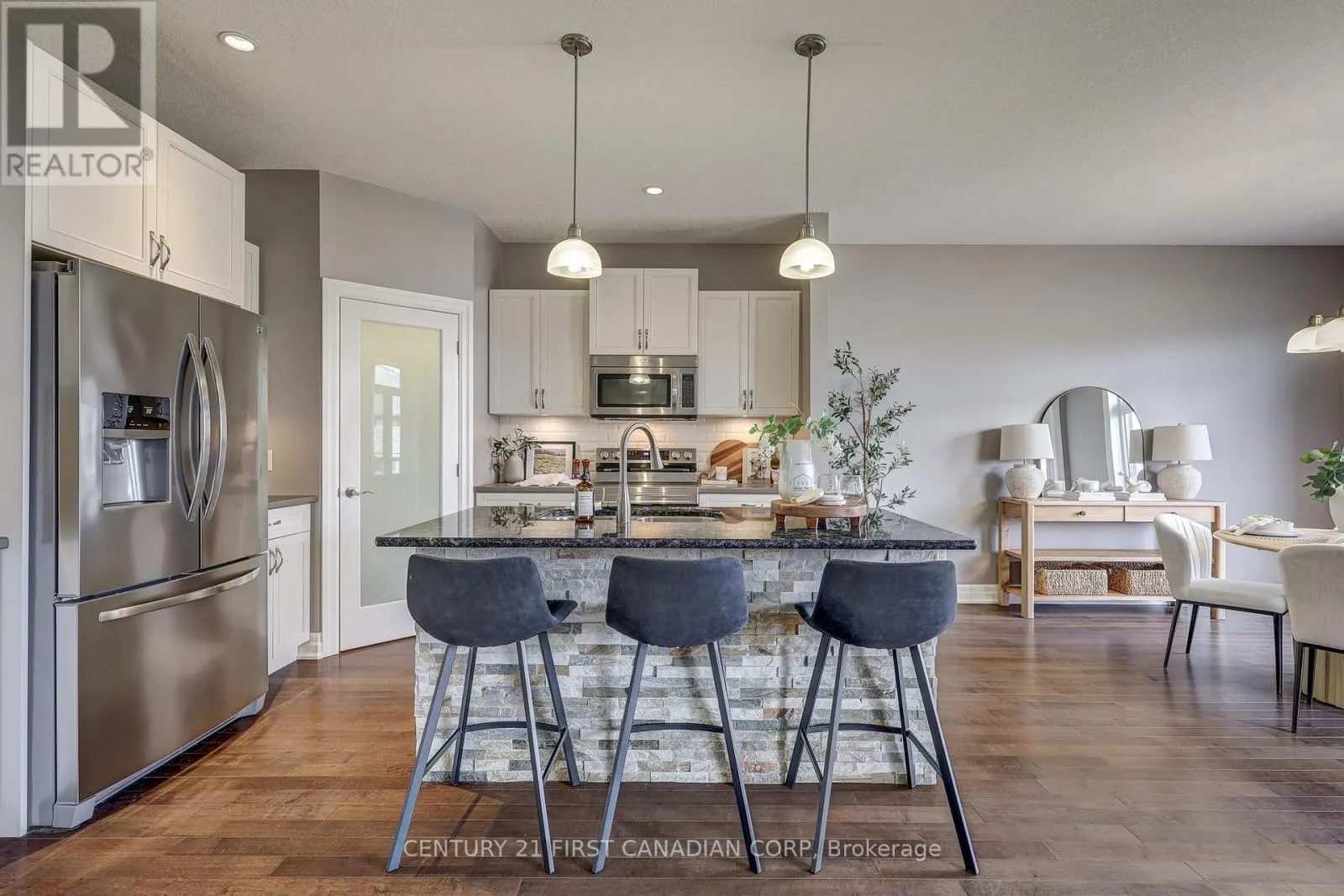 696 BENNETT CRESCENT
