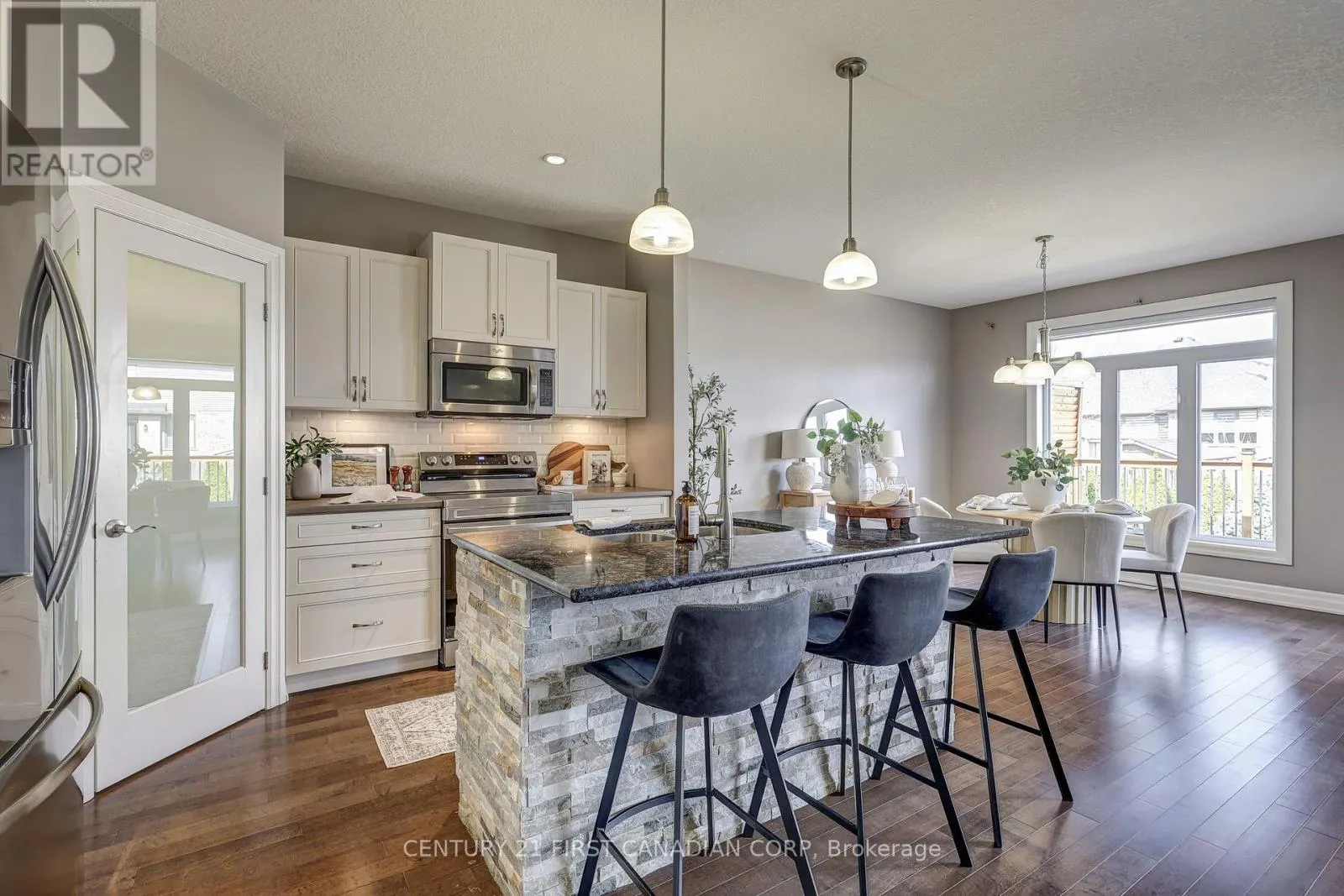 696 BENNETT CRESCENT