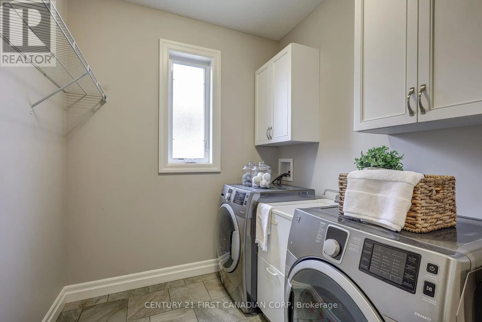 696 BENNETT CRESCENT