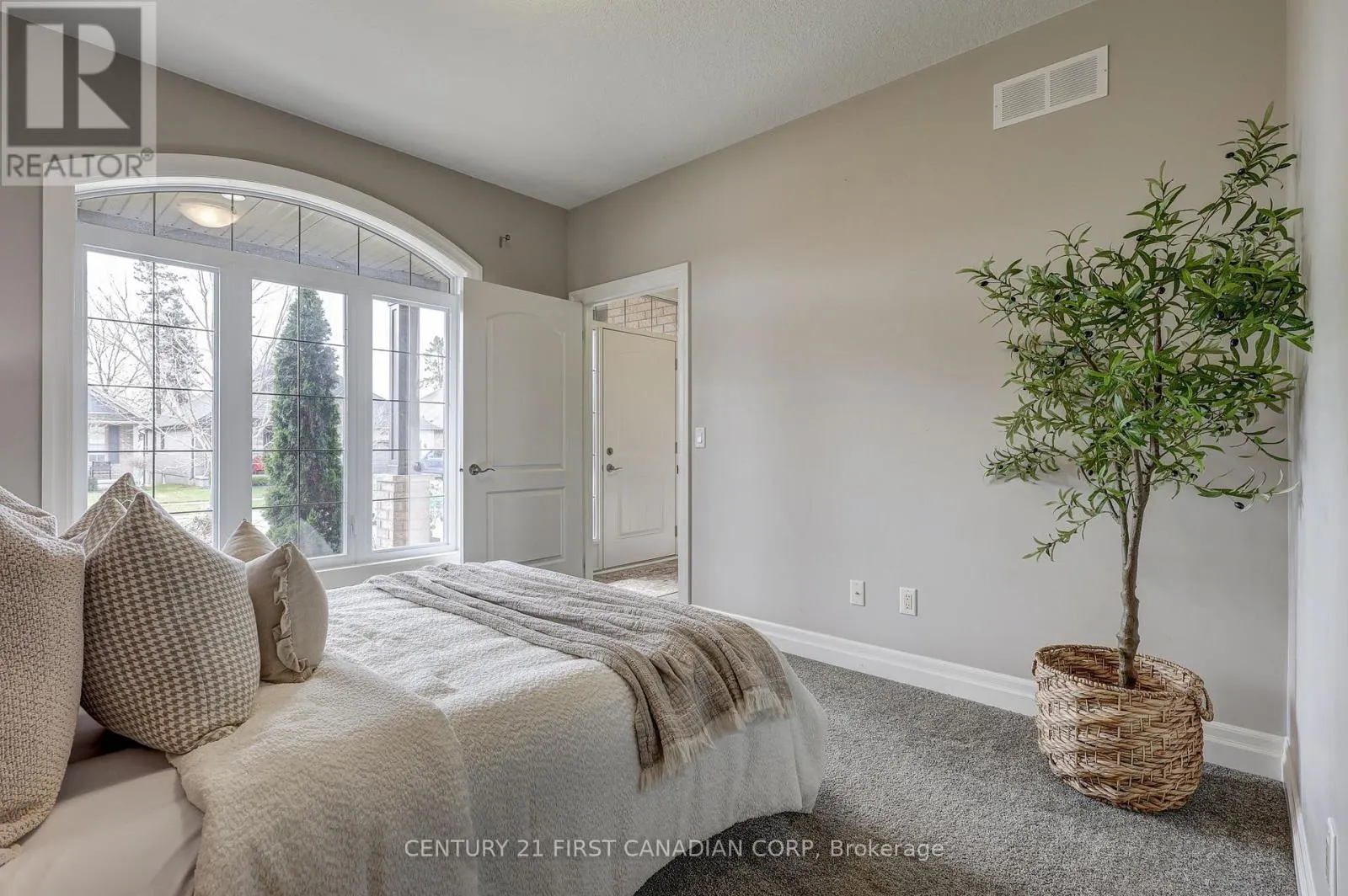 696 BENNETT CRESCENT